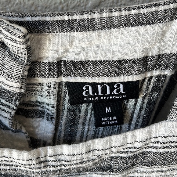 a.n.a Boxy Linen Blend Square Neck Tank Top Women's medium - Picture 2 of 5